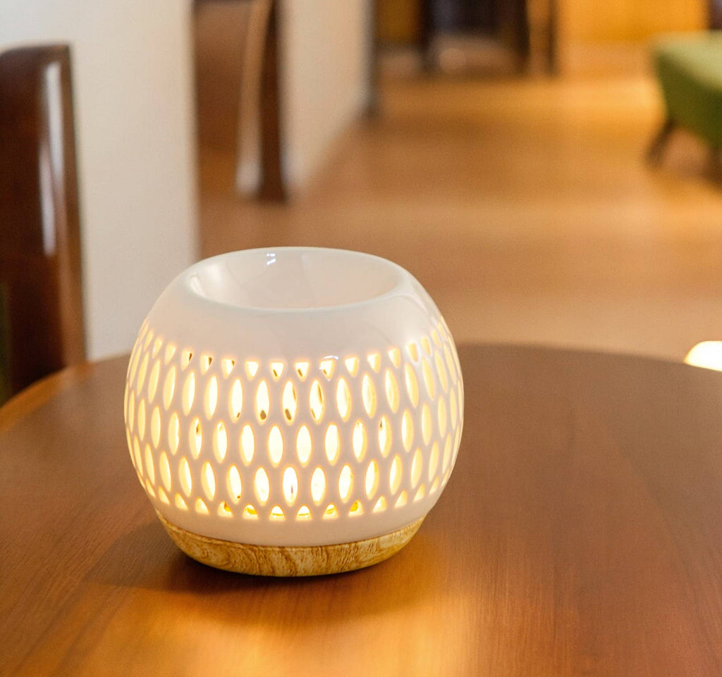 Gittermønster duftlampe i keramik