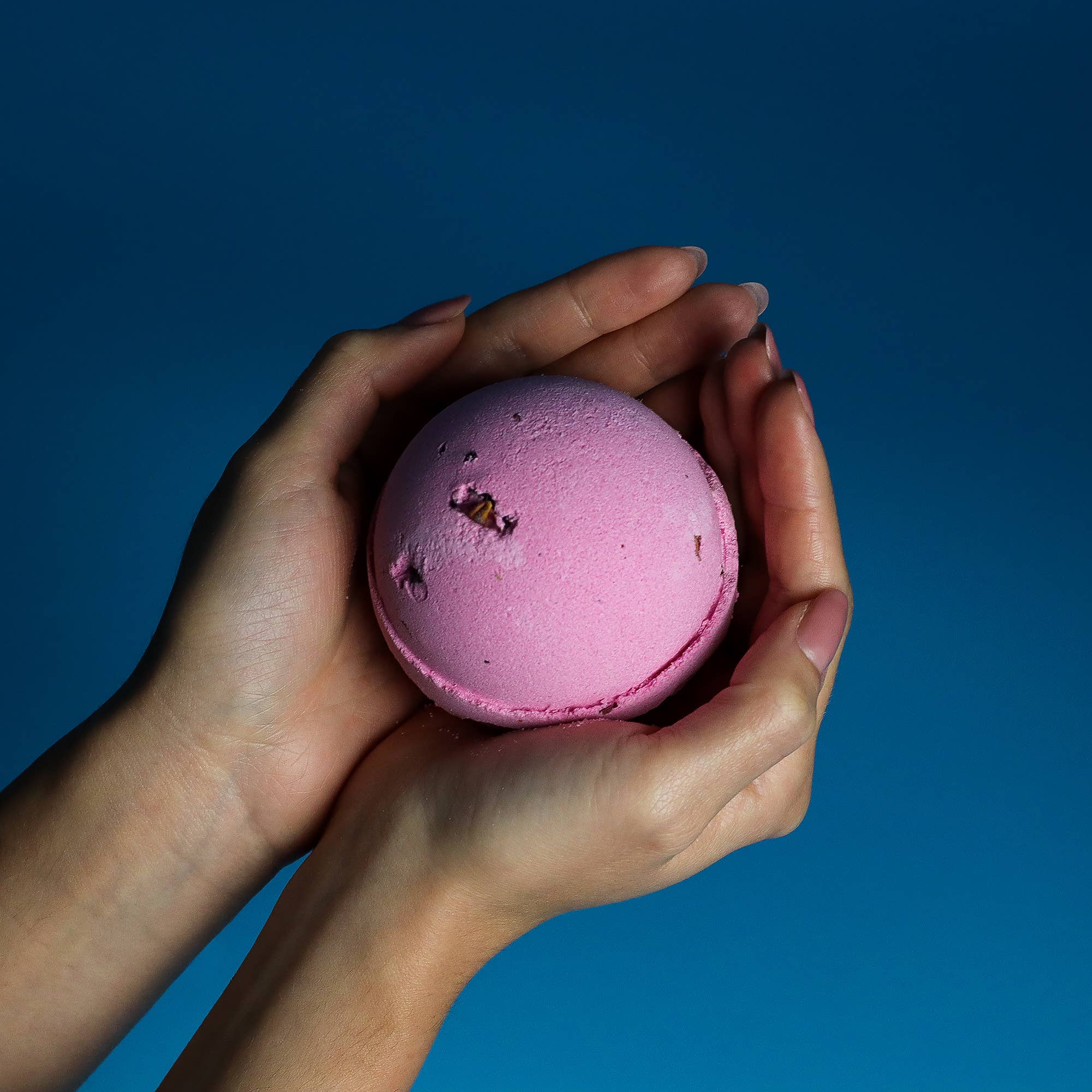 Kæmpe badebombe med rose & kronblade 180g