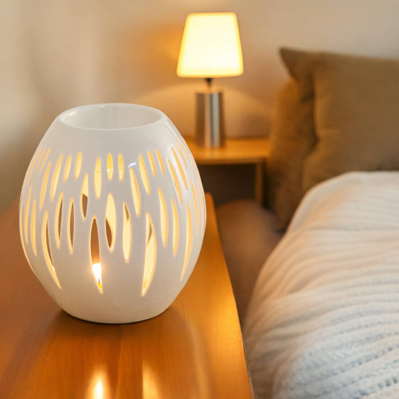 Ovali duftlampe i keramik