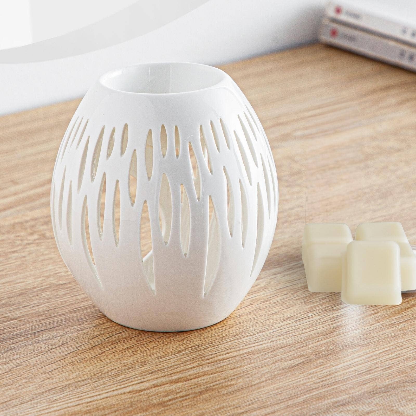 Ovali duftlampe i keramik