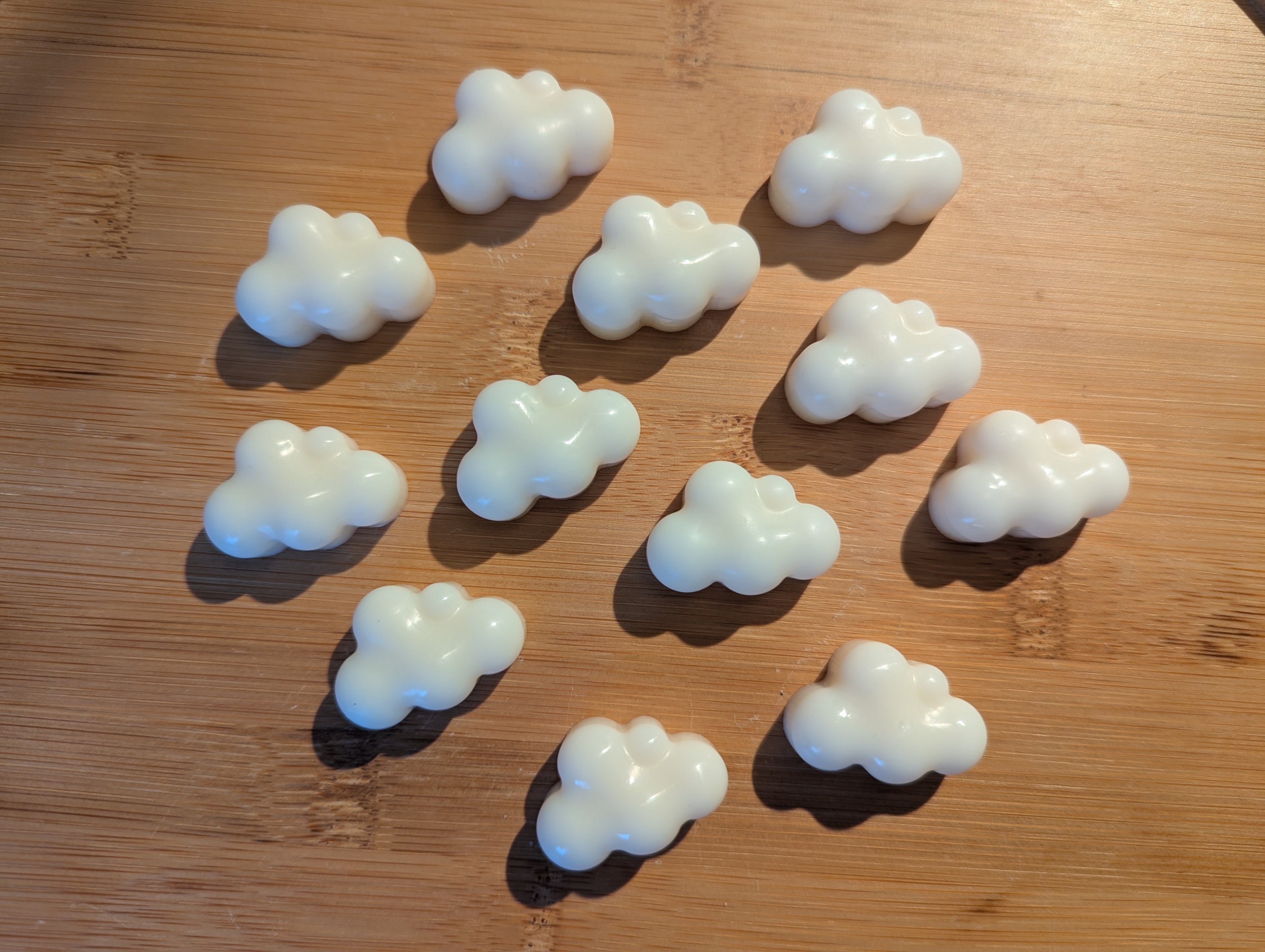 Duftvoks skyer med "fresh linen" 50g