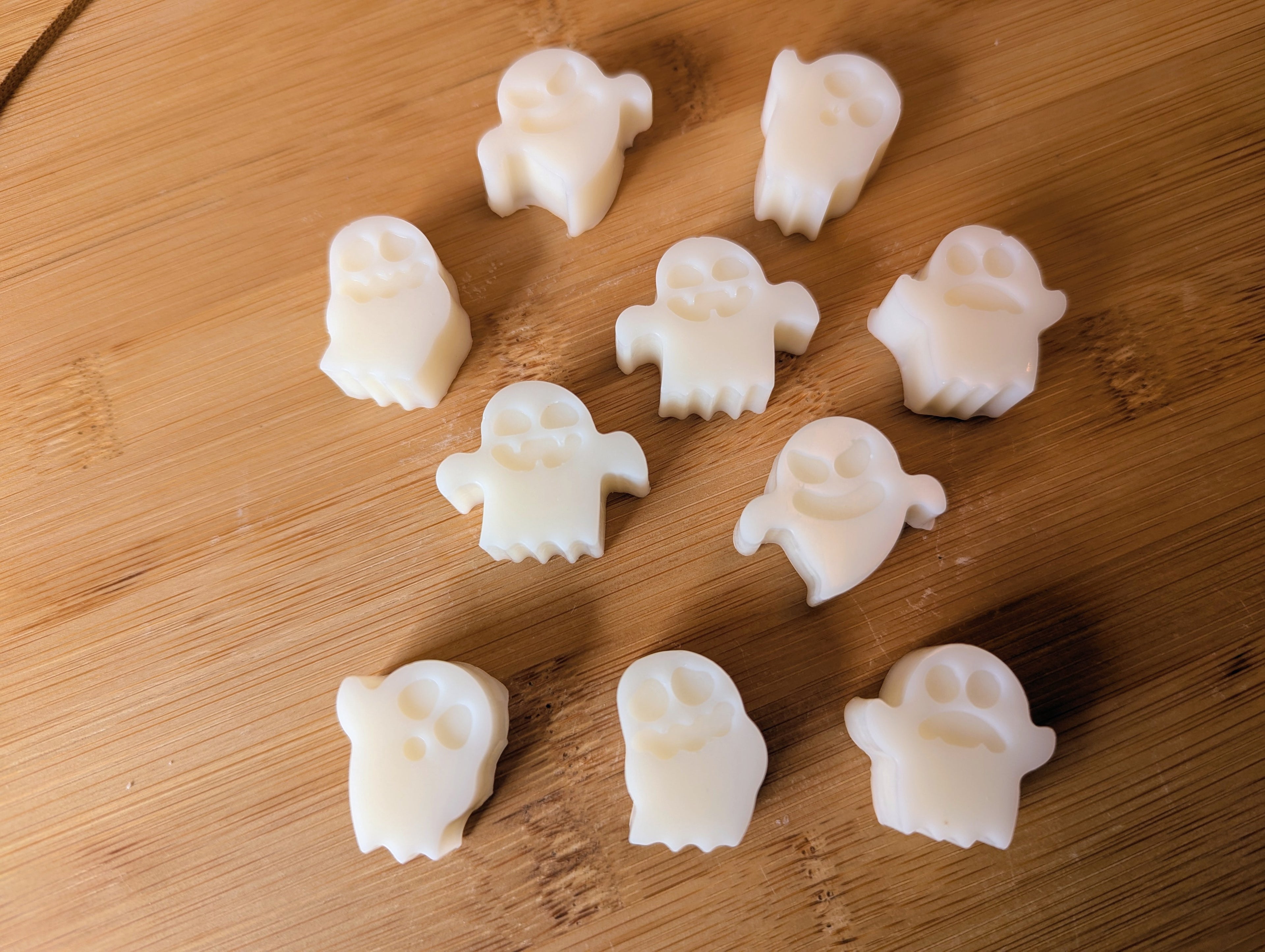 Duftvoks spøgelser med "Pumpkin sandelwood" 50g